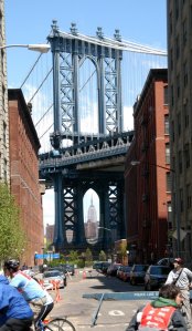Empire a través del Manhattan Bridge